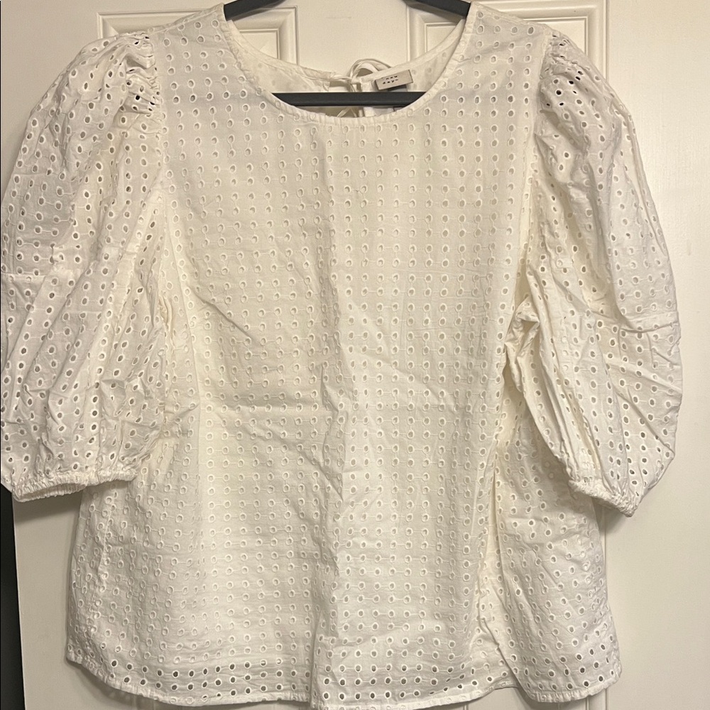 A New Day White Eyelet cotton Blouse. Size XL. Like new!